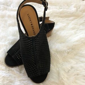 Women Lucky Brand Black Sandals.